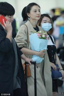 高圆圆机场照片,优雅女神魅力再现  第2张