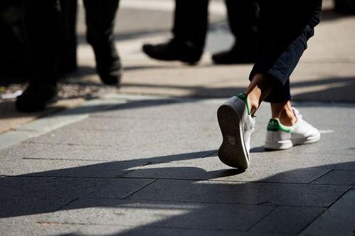 露脚踝照片,露脚踝照片诠释个性穿搭美学  第3张