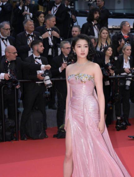 戛纳红毯秀网红,网红闪耀,星光熠熠 第3张 戛纳红毯秀网红,网红闪耀,星光熠熠 第3张