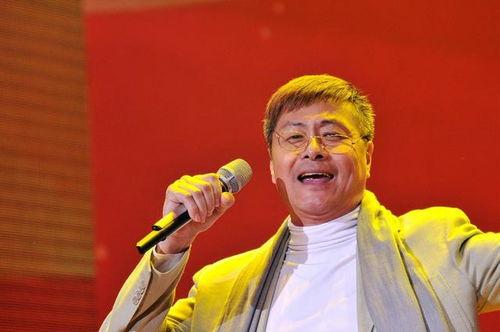 刘伟相声演员,笑谈人生，相声界的璀璨明星  第2张