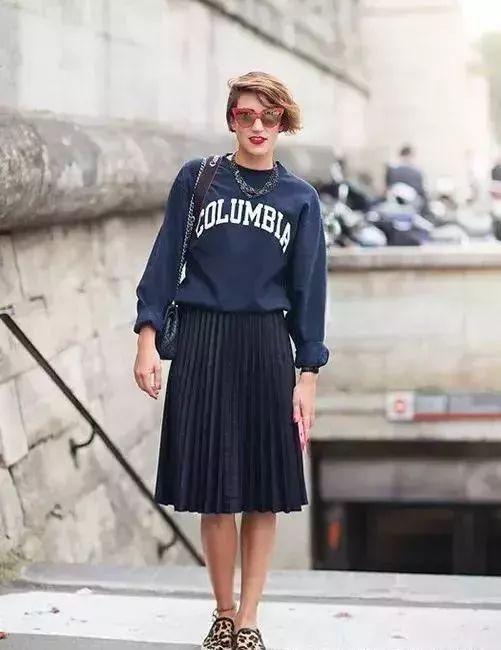 卫衣百褶裙搭配图片,打造街头潮流新主张