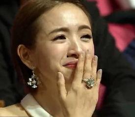 刺激表情包林依晨,笑颜如花，治愈系女神的魅力瞬间  第3张