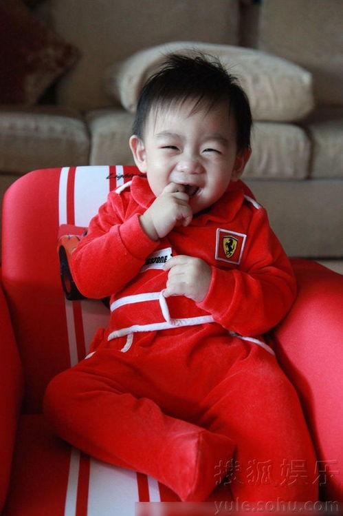 kimi小时候的照片,Kimi童年照片中的温馨回忆